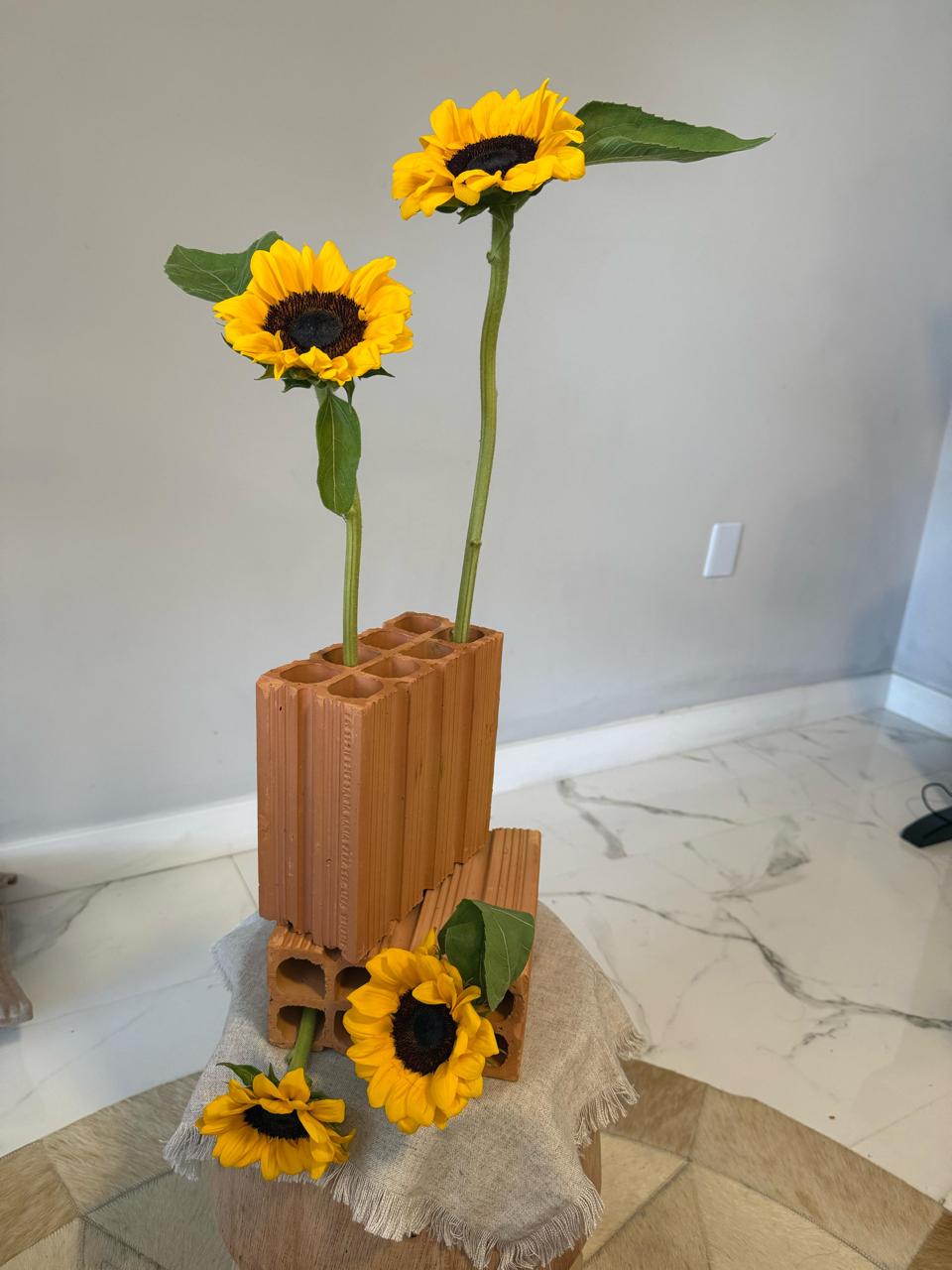 Girassóis da decoração do encontro beneficente